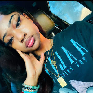 Meet your Posher, Desiree